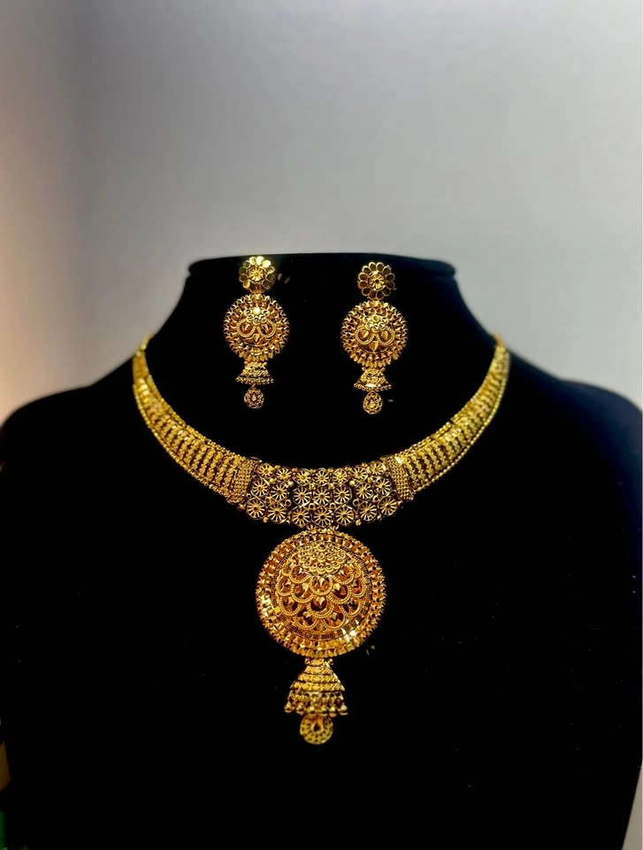 Traditional Gold-Tone Indian Jewelry Set - Necklace and Earrings - photo 2