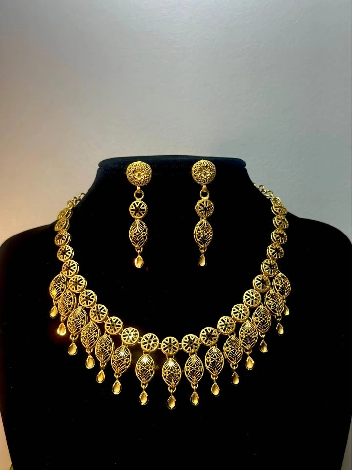 Gold-Toned Filigree Necklace and Earring Set - photo 2
