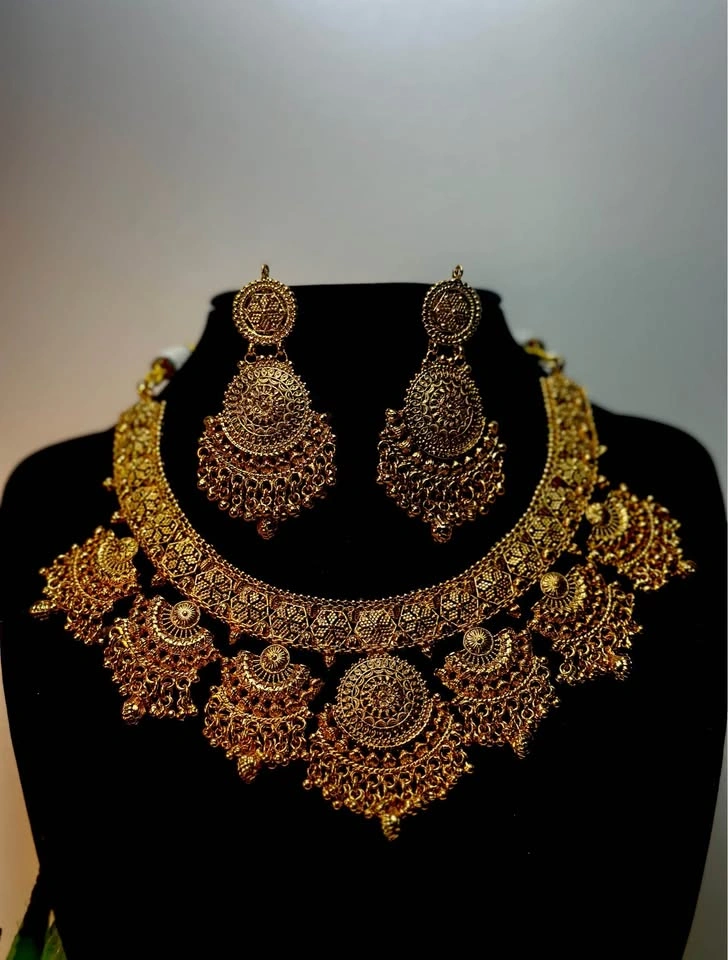 Traditional Gold-Tone Bridal Jewelry Set - photo 2