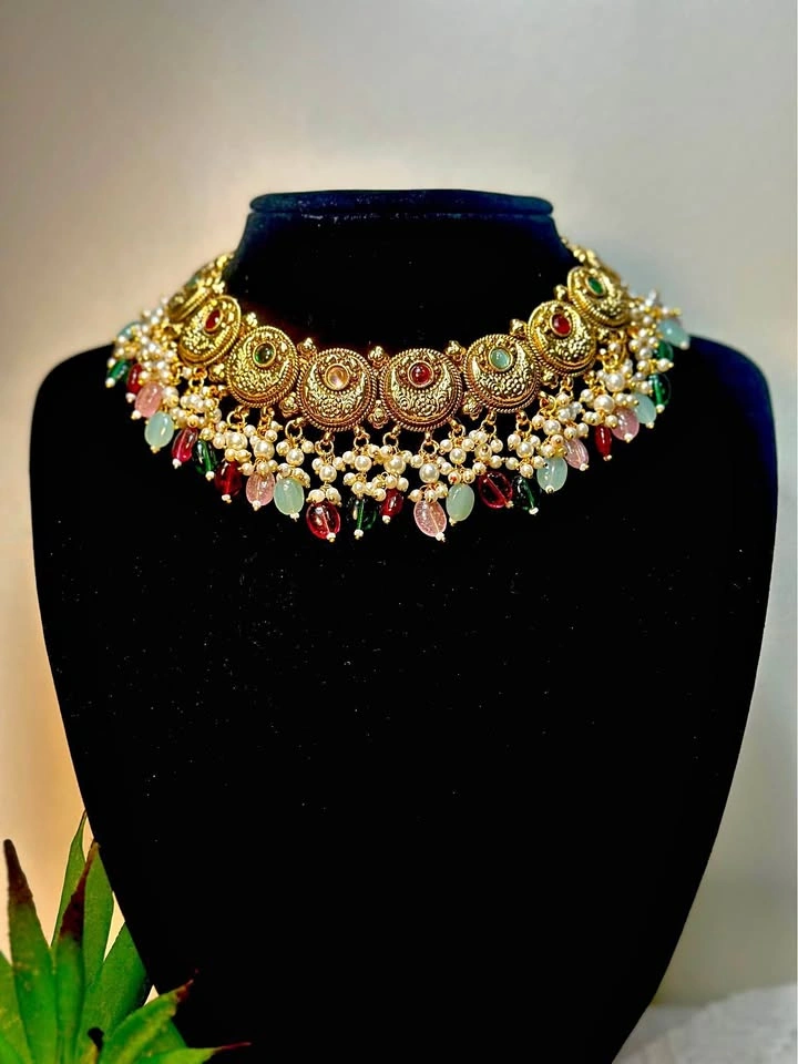 Traditional Gold-Plated Choker Jewelry Set with Pearls and Beads