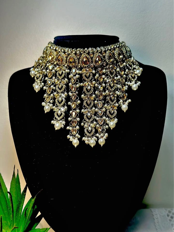 Gold-Tone Kundan Bridal Jewelry Set with Choker, Earrings, and M