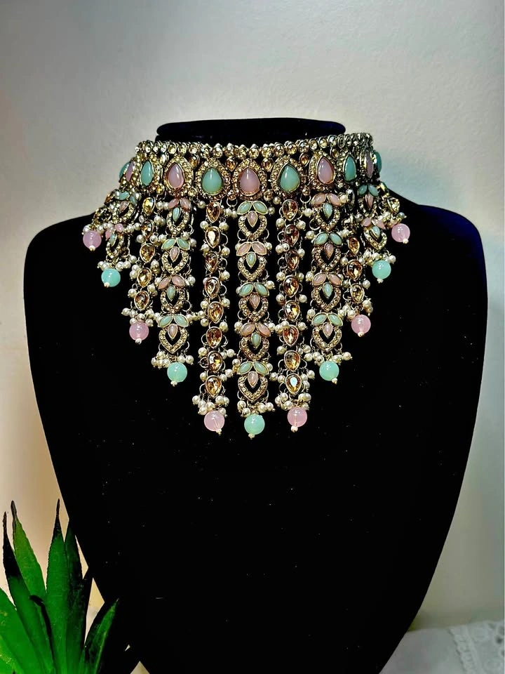Indian Bridal Choker Jewelry Set with Earrings and Maang Tikka