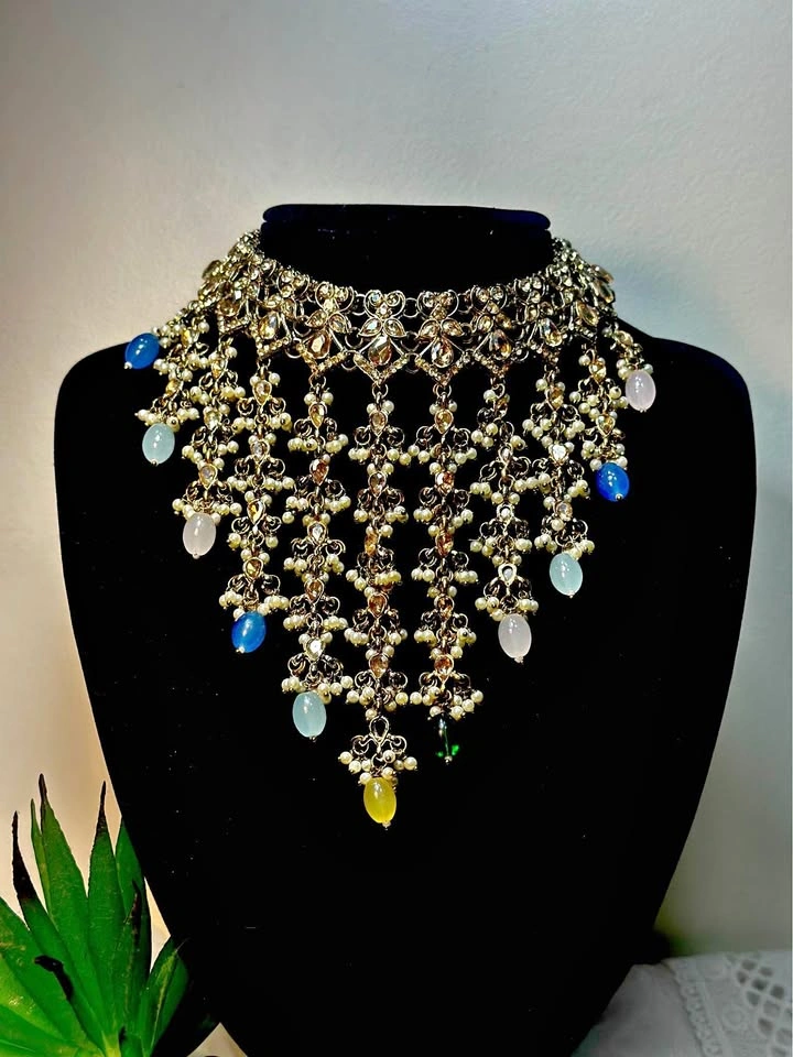 Traditional Gold-Tone Kundan Jewelry Set with Multi-Color Beads