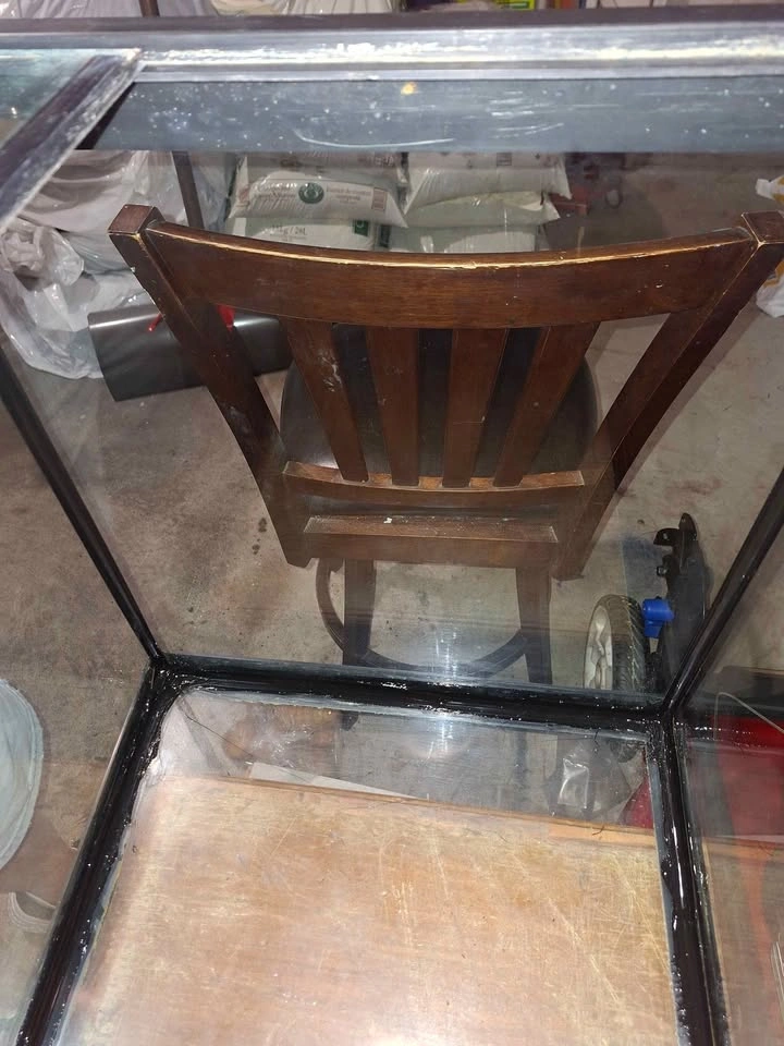80 Gallon Aquarium with lids - photo 3