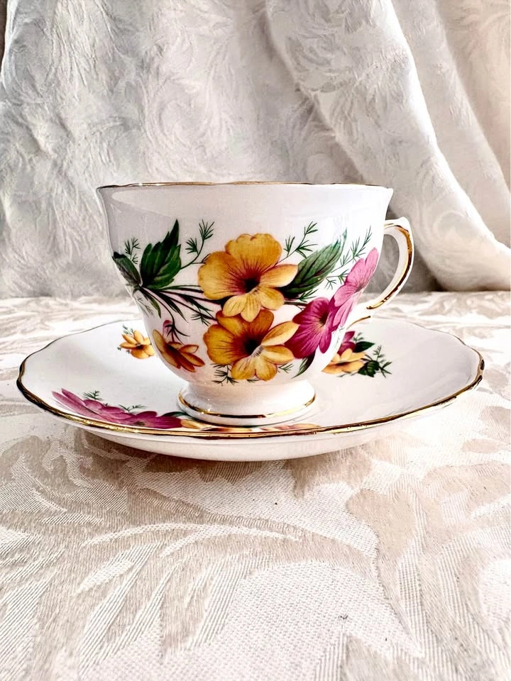 Colclough Bone China Floral Tea Cup and Saucer Set - photo 3