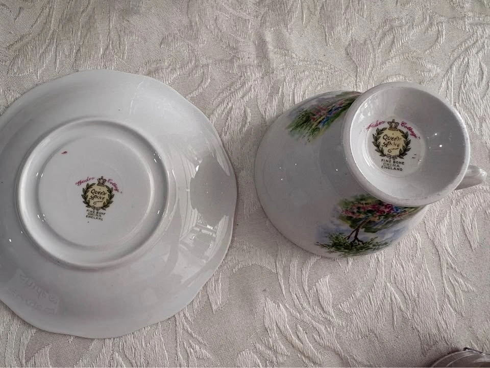 Queen Anne Tudor Cottage Tea Cup and Saucer Set - photo 2