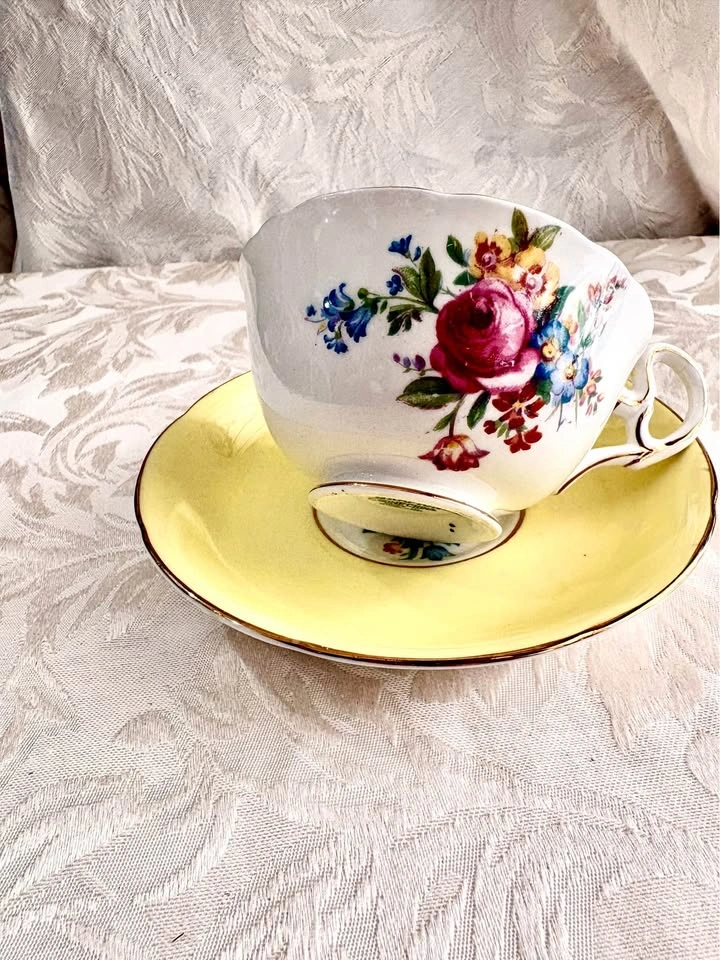 Royal Grafton Bone China Tea Cup and Saucer - photo 3