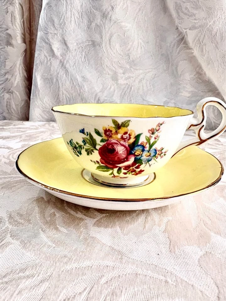 Royal Grafton Bone China Tea Cup and Saucer - photo 5