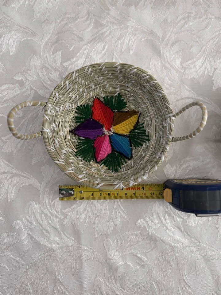 Pair of Hand-Woven Straw Baskets with Embroidered Flowers - photo 4