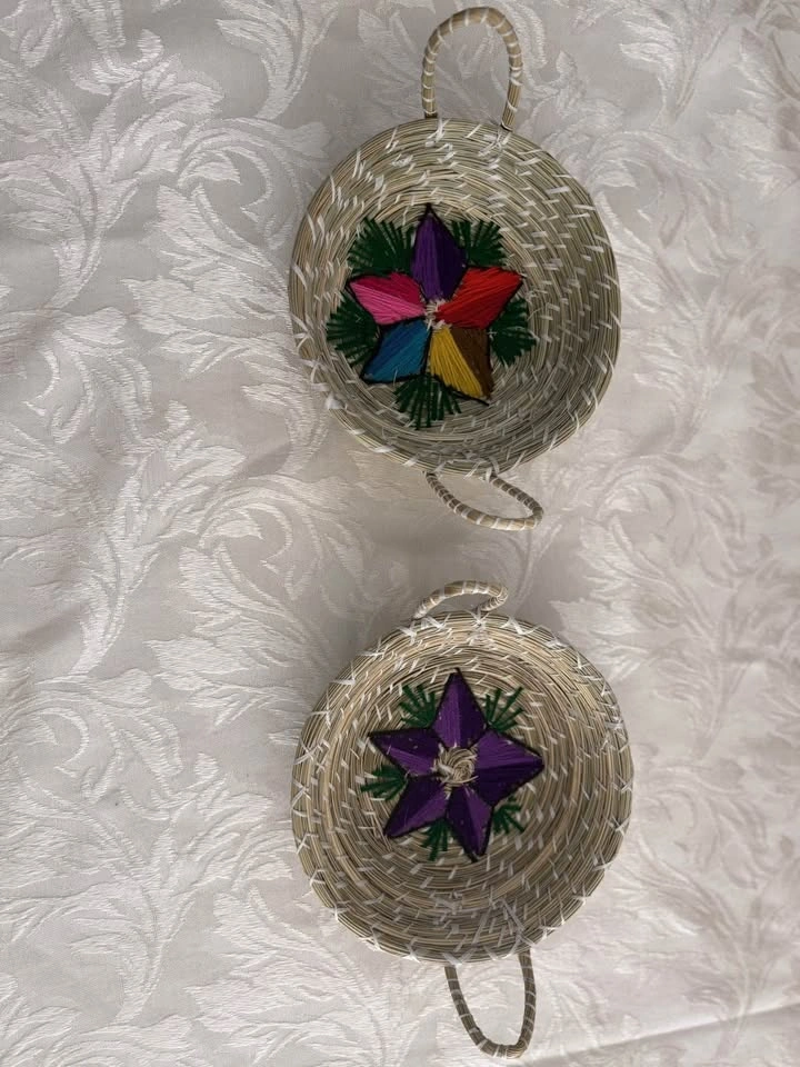Pair of Hand-Woven Straw Baskets with Embroidered Flowers - photo 5