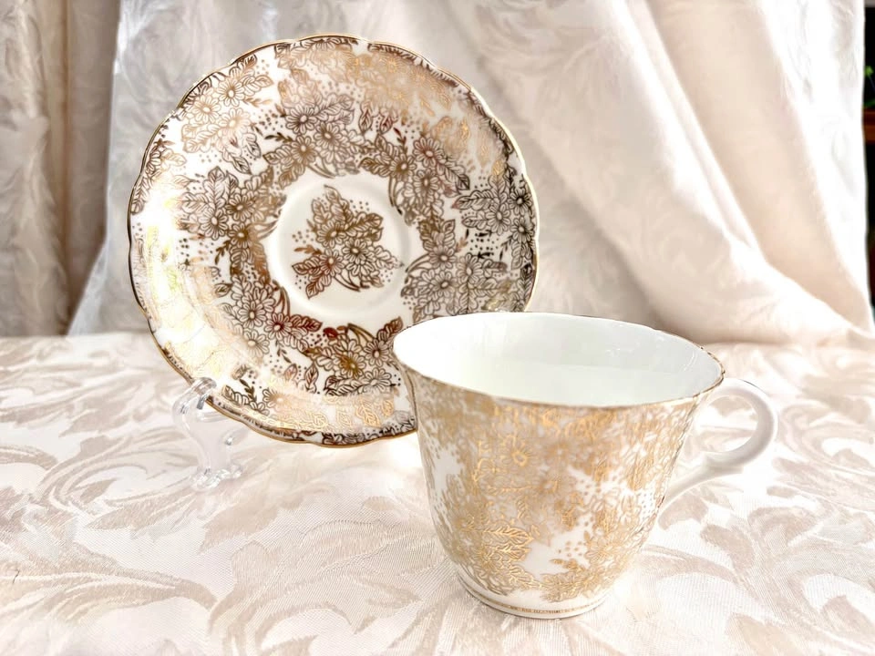 Colclough Bone China Tea Cup and Saucer Set - photo 3