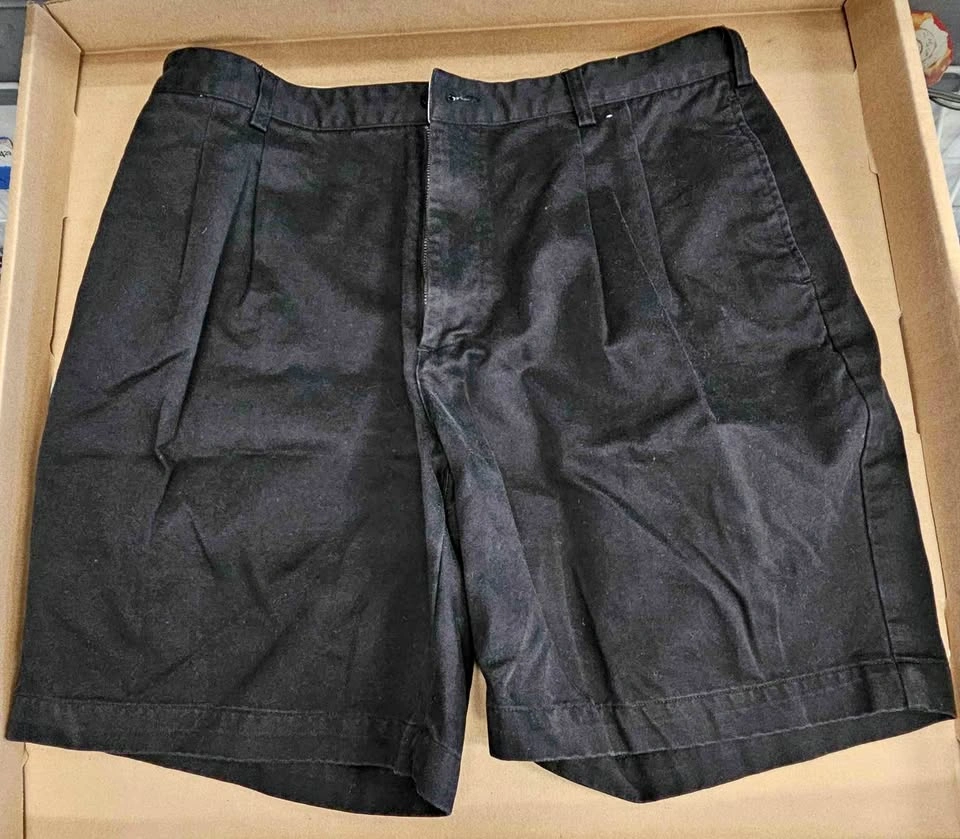 Mantles Men's Black Pleated Chino Shorts - Size W36