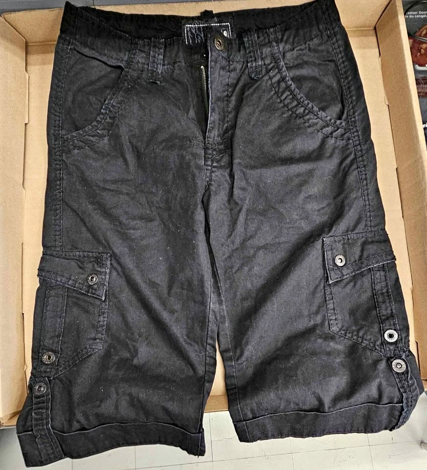 GUESS Men's Black Cargo Shorts - Size 33