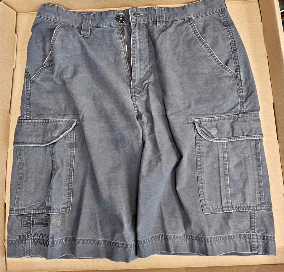 GUESS Men's Dark Grey Cargo Shorts - Size W33