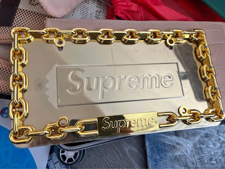 Supreme Gold Chain License Plate Frame - Brand New