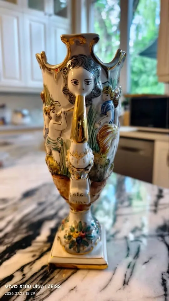 Vintage Portuguese Porcelain Vase — Hand‑Painted Gold Accents - photo 3