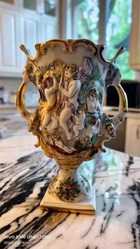 Vintage Portuguese Porcelain Vase — Hand‑Painted Gold Accents - photo 4
