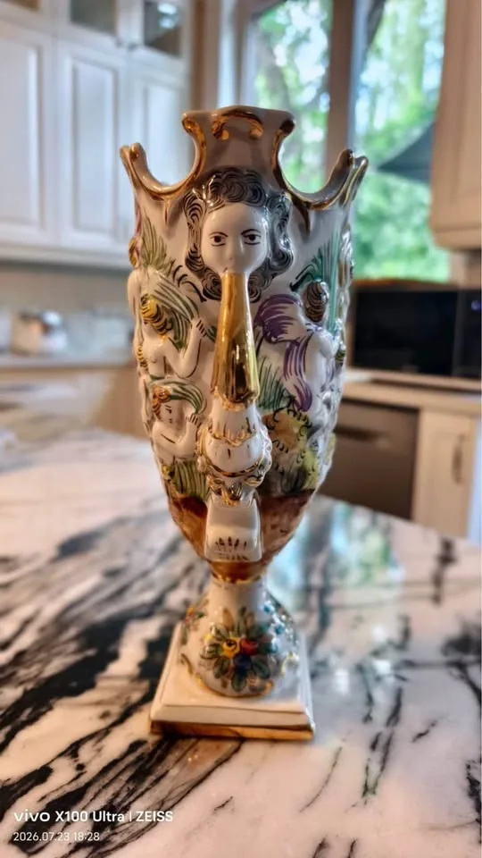 Vintage Portuguese Porcelain Vase — Hand‑Painted Gold Accents - photo 5