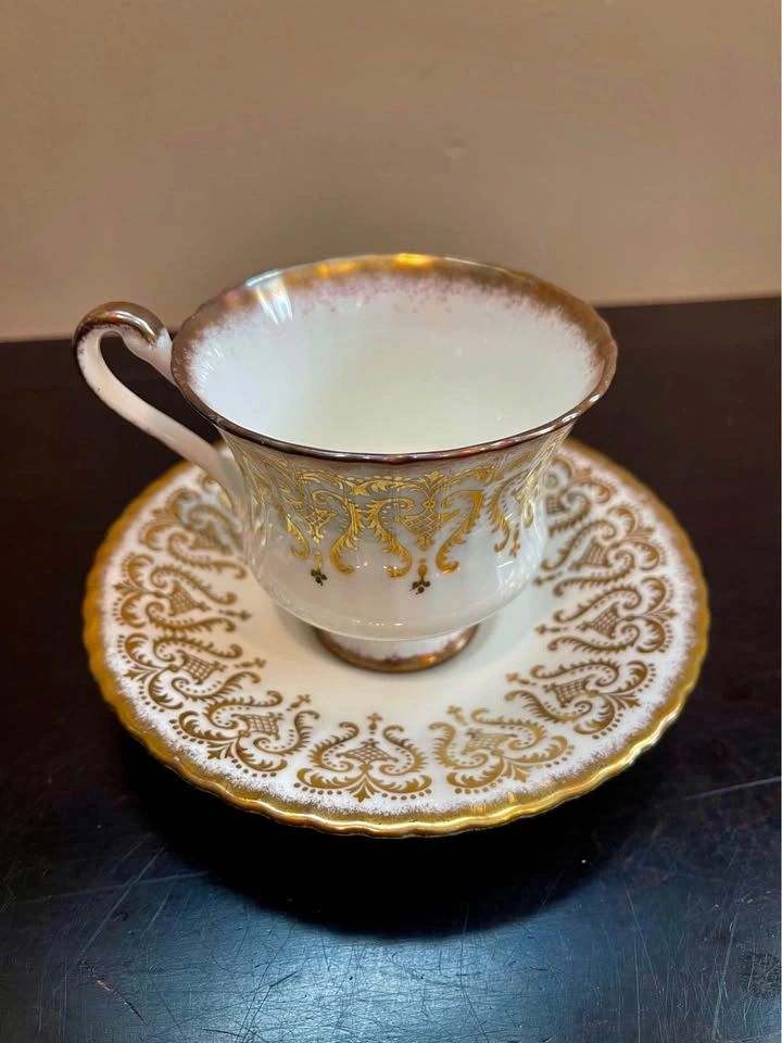 Paragon Classic White and Gold Vintage Teacup and Saucer set - photo 2