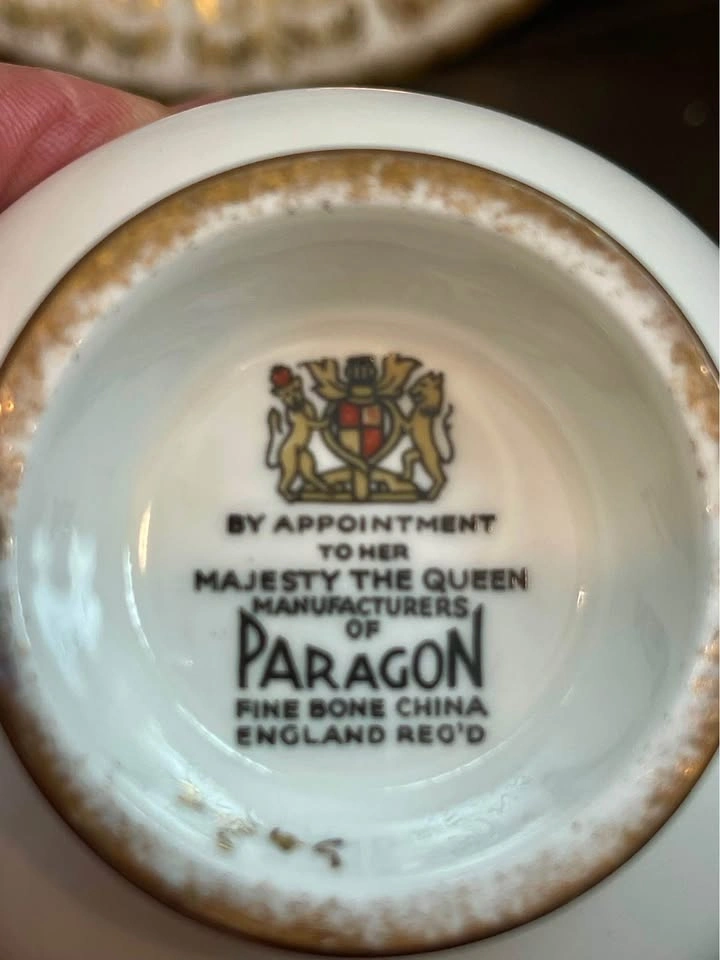 Paragon Classic White and Gold Vintage Teacup and Saucer set - photo 3