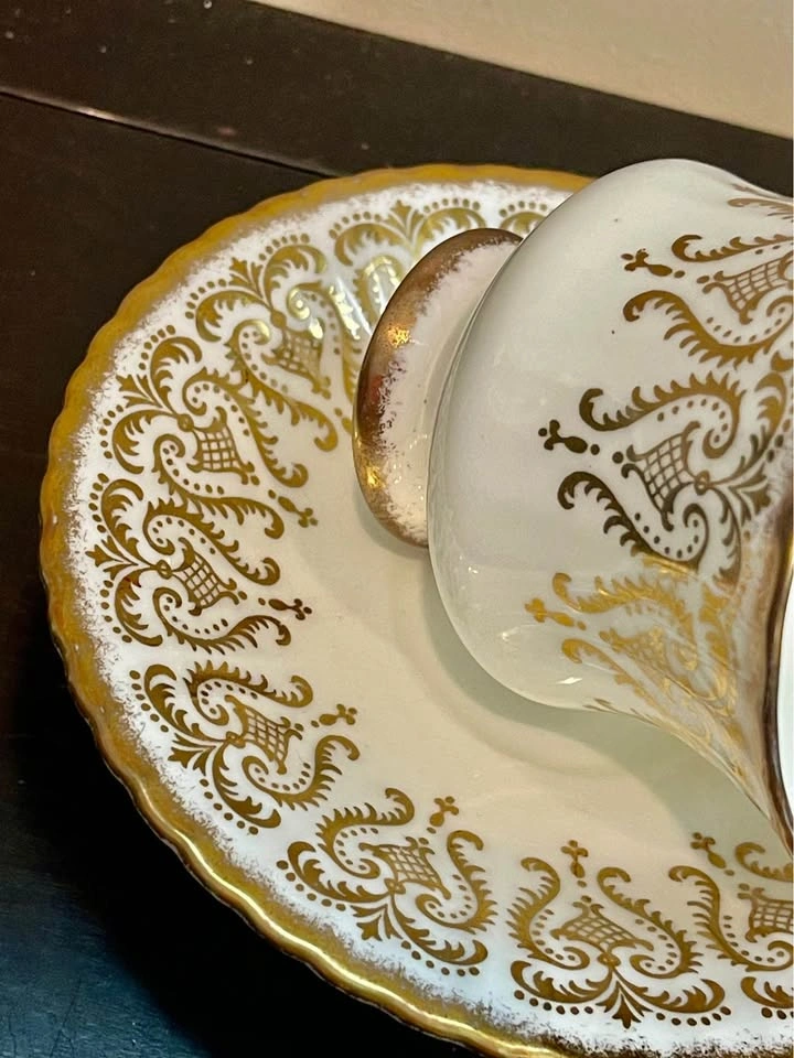 Paragon Classic White and Gold Vintage Teacup and Saucer set - photo 4