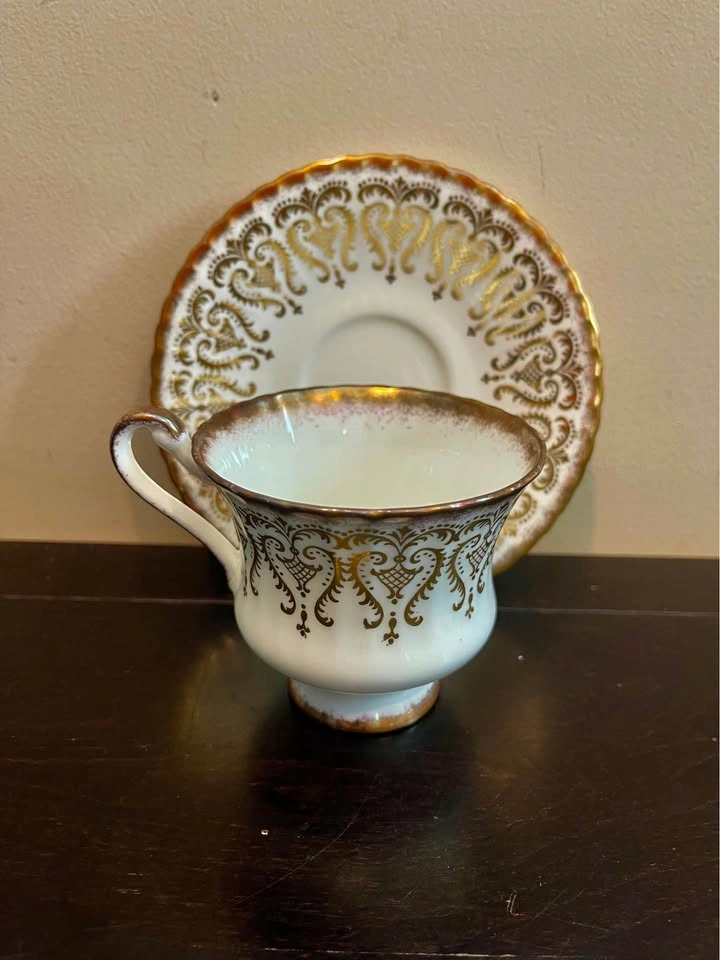 Paragon Classic White and Gold Vintage Teacup and Saucer set - photo 5