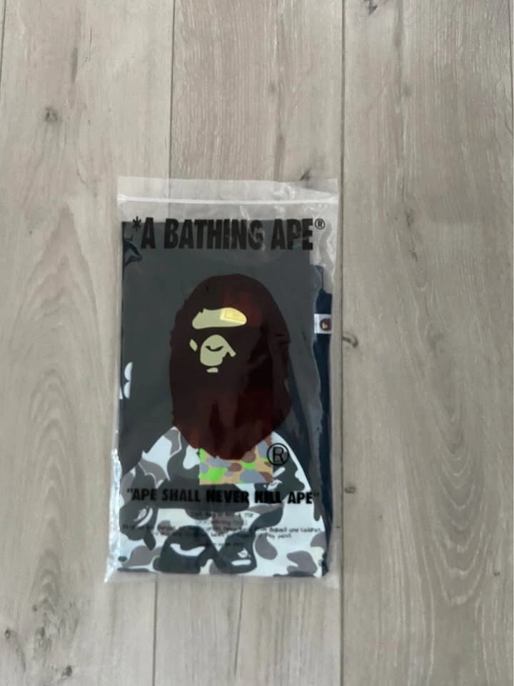 1:1 Brand new bathing ape shirt size small - photo 2