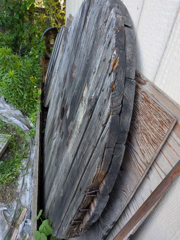 FREE Large Wooden Spools - photo 2