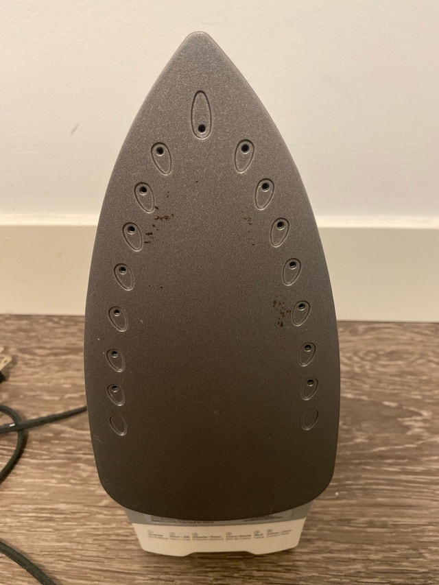 Black + Decker Steam Iron - photo 2