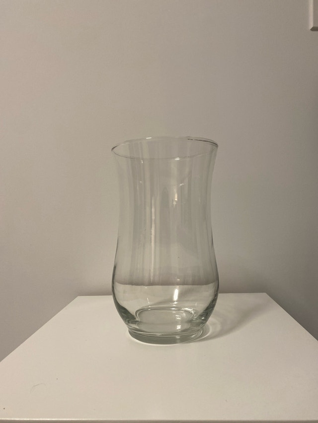 Clear Glass Vase - photo 3