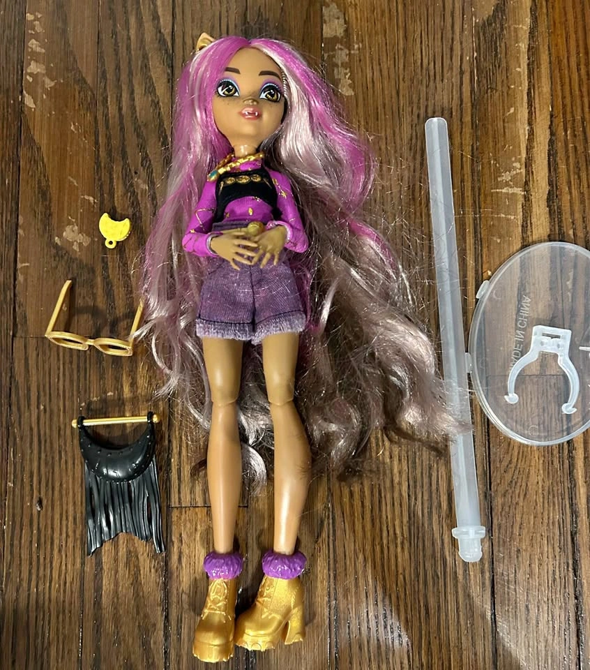 Monster High Clawdeen Wolf Day Out Doll w/ Accessories