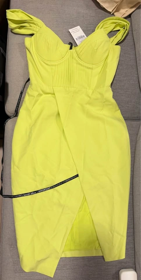 BNWT Lavish Alice off shoulder pleated wrap midi dress (size US6 - photo 3