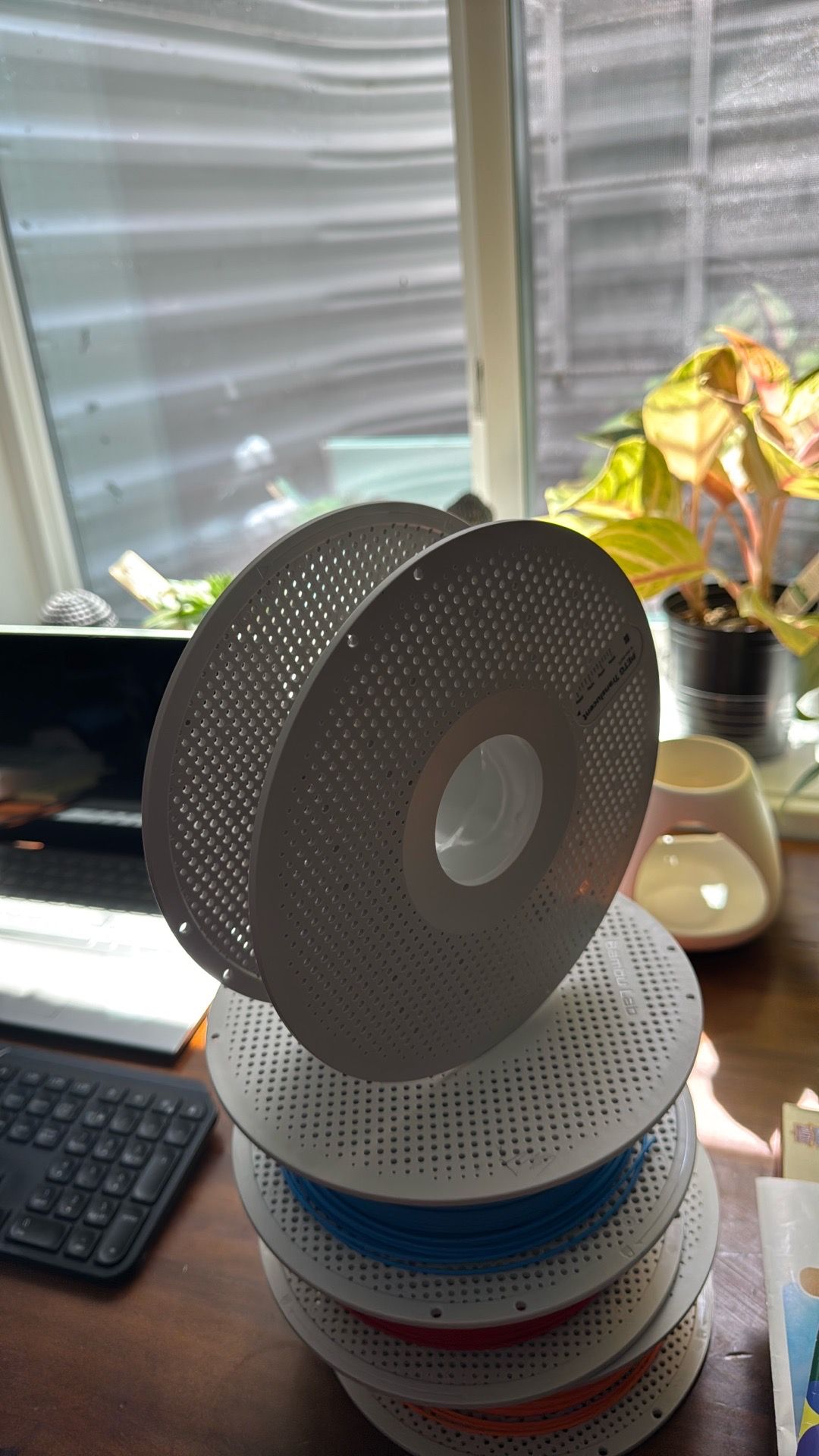 Spool to hold filament