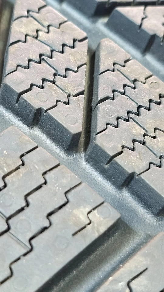 2 Continental WinterContact TS830 P Winter Tires 285/35/20 - photo 4