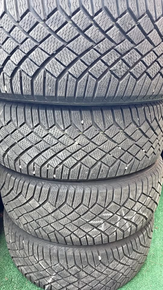 235/50/20 Continental winter tires 95% tread