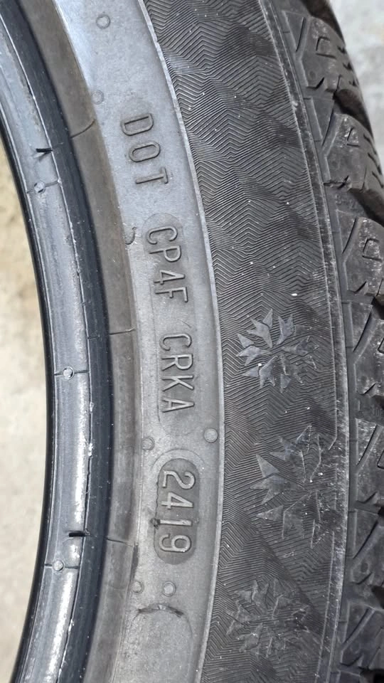 2 tires only 225/45/18 Continental winter tires - photo 5