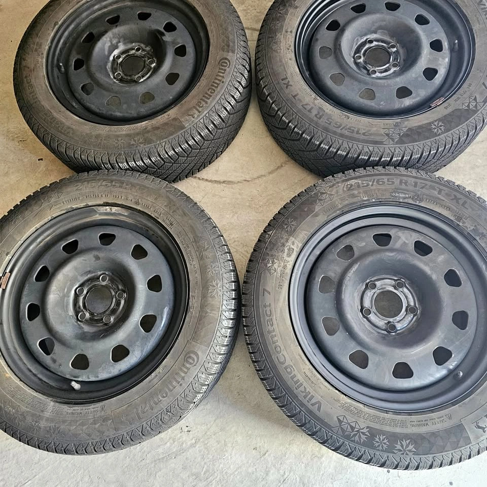 Jeep Compass 215/65/17 Continental Winter Tires & Rims 5x110