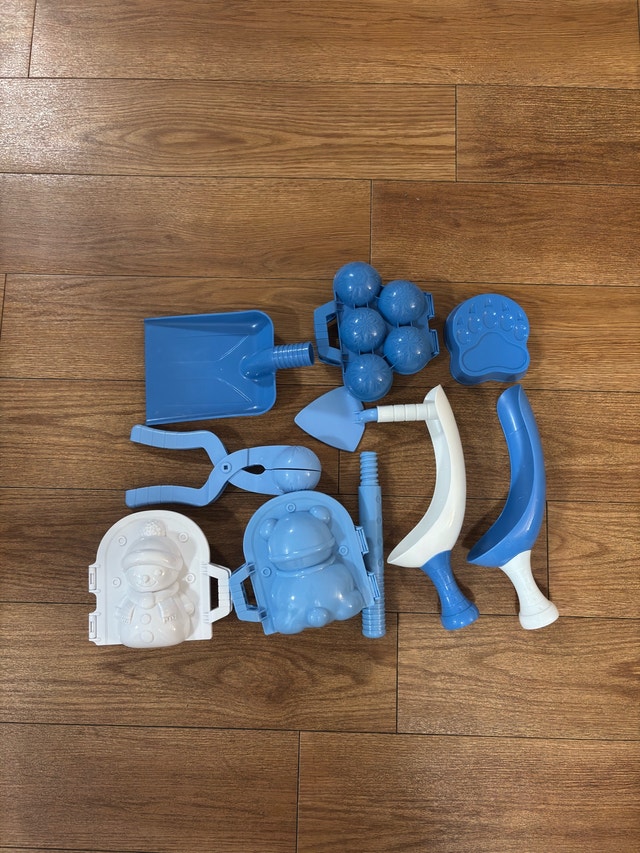 12-Piece Snow Playset - photo 2