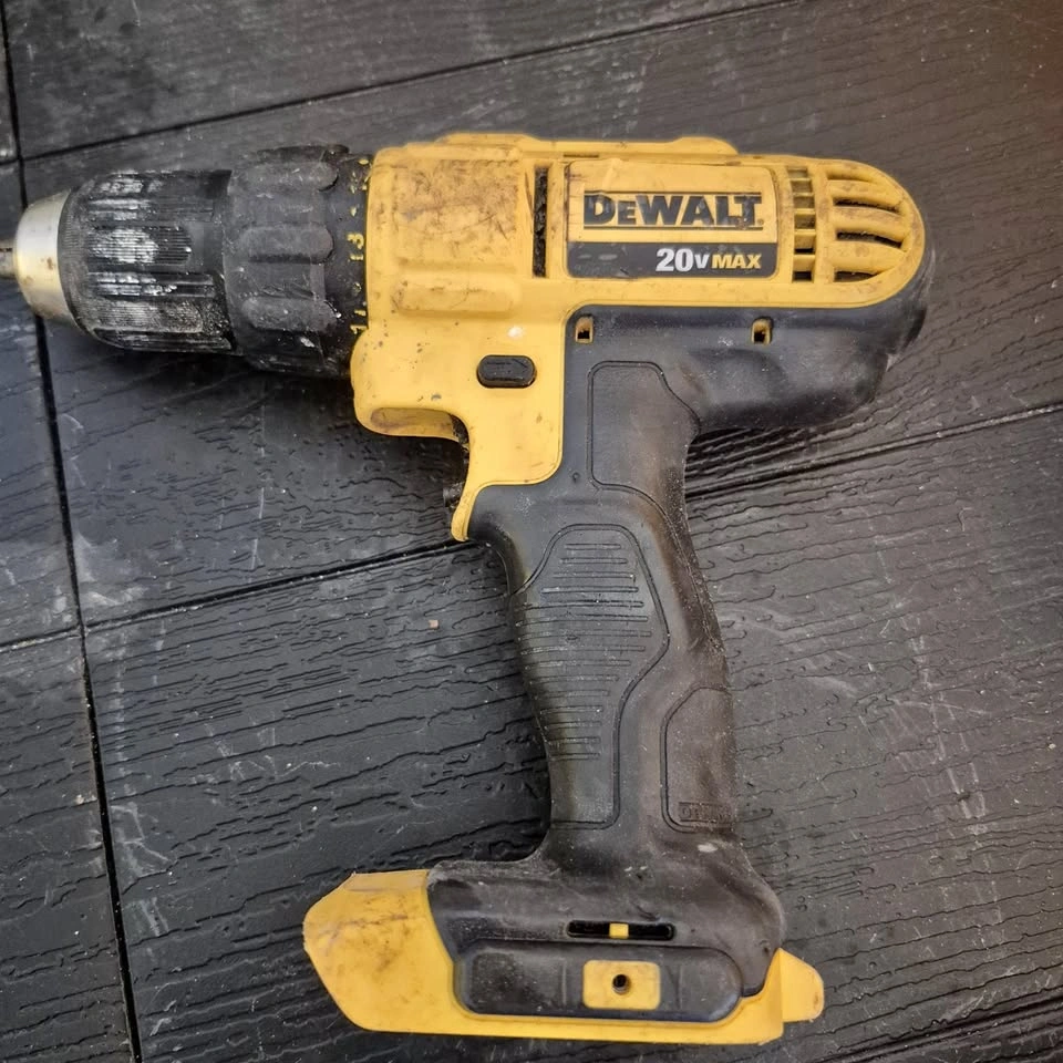 DeWalt DCD771 20V MAX 1/2" Drill/Driver - Works, Trigger Cover M