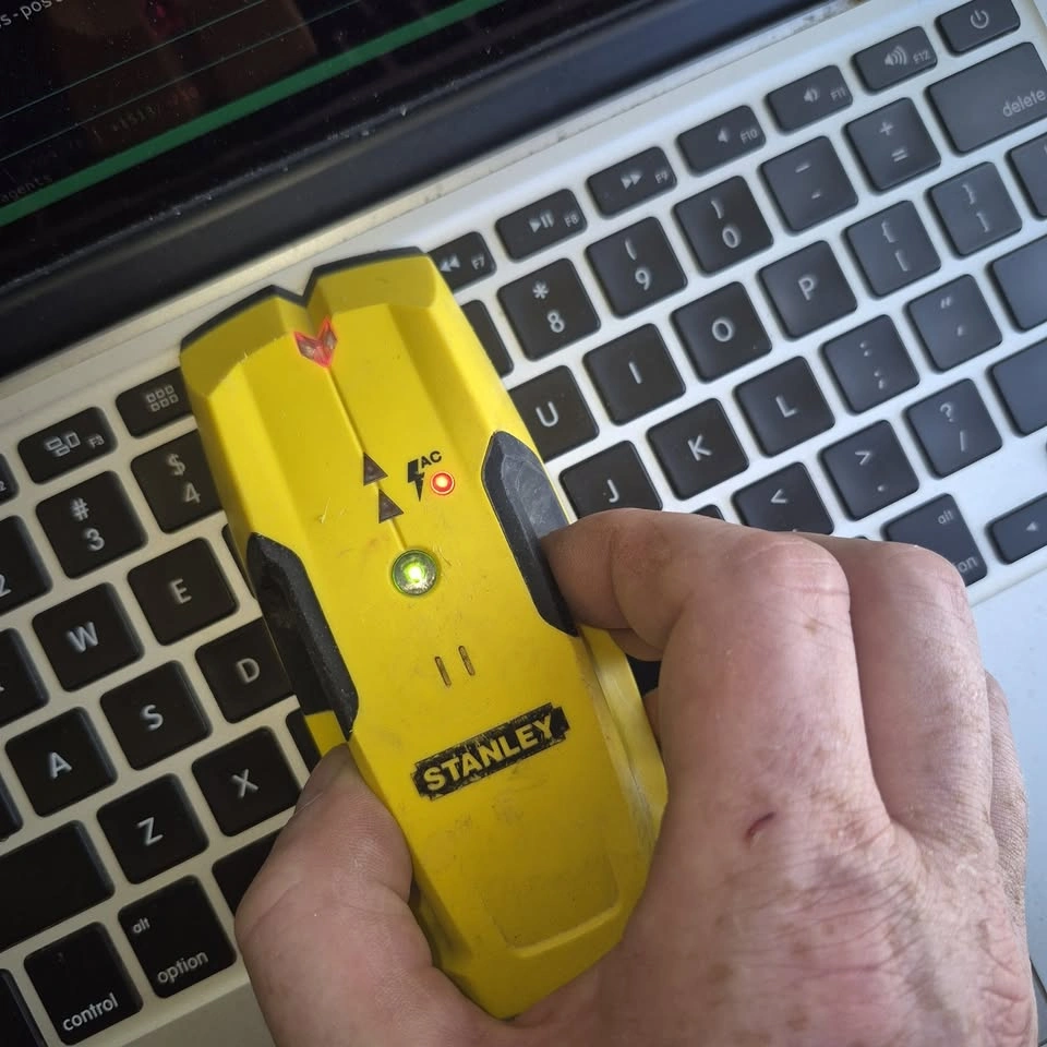 Stanley Stud Finder / Stud Sensor with AC Wire Detection - photo 3