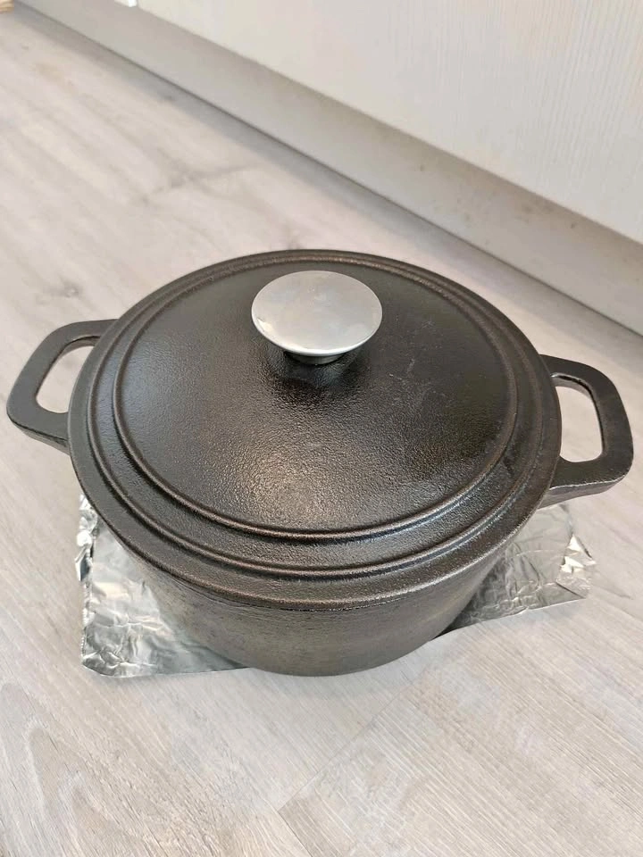Cast iron Dutch oven