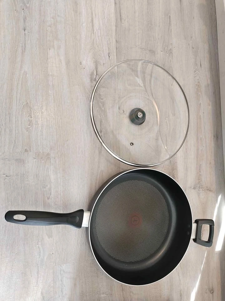 Non-stick wok
