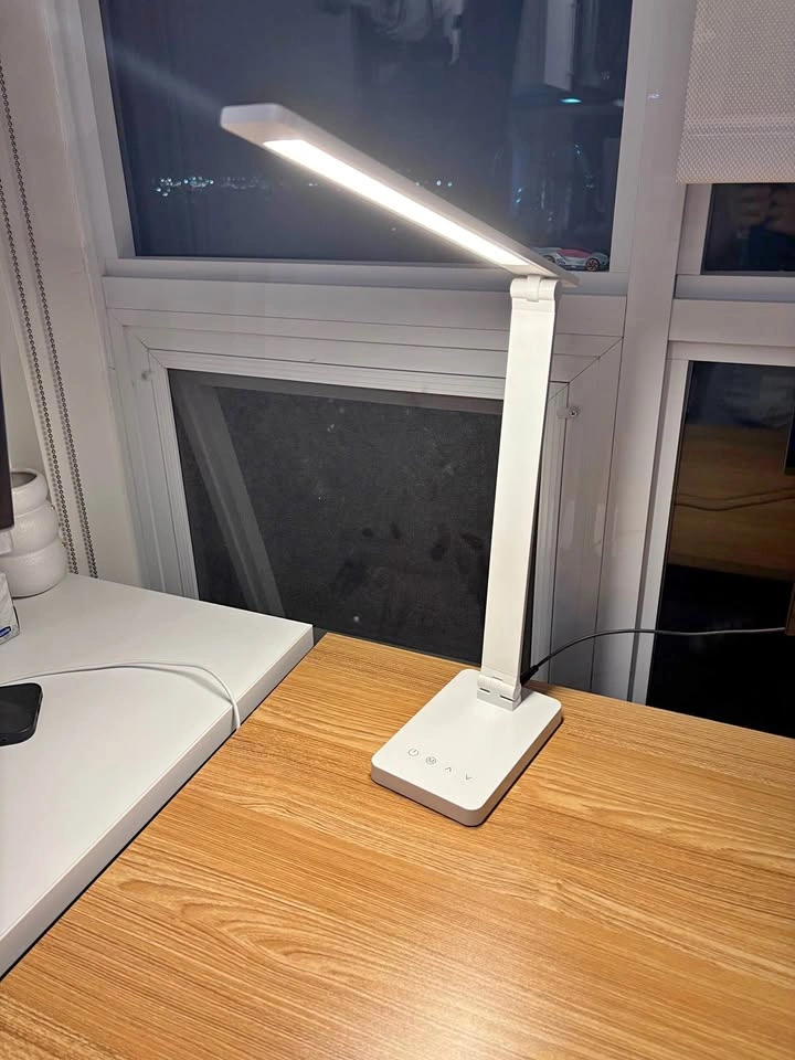 Lepro Dimmable LED Desk Lamp (550 lm / 3 Color Modes)