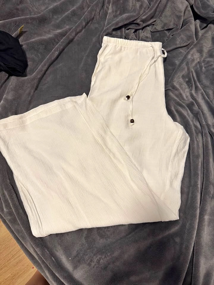Wide leg flowy white pants