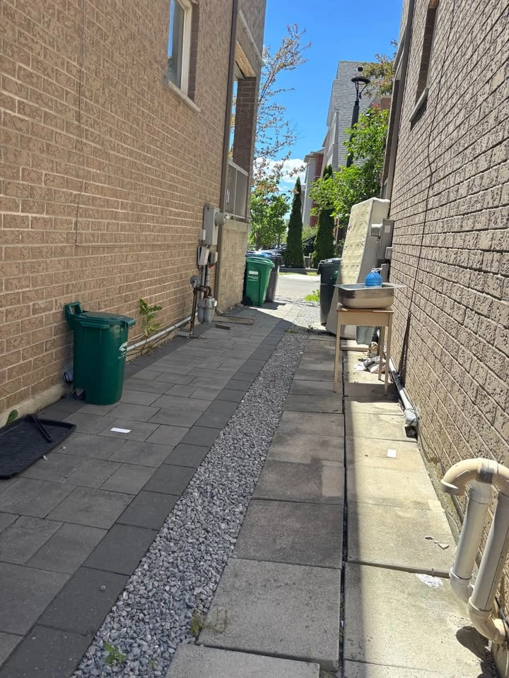 1 Bed 1 Bath - Townhouse - photo 2