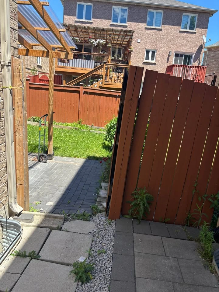 1 Bed 1 Bath - Townhouse - photo 3