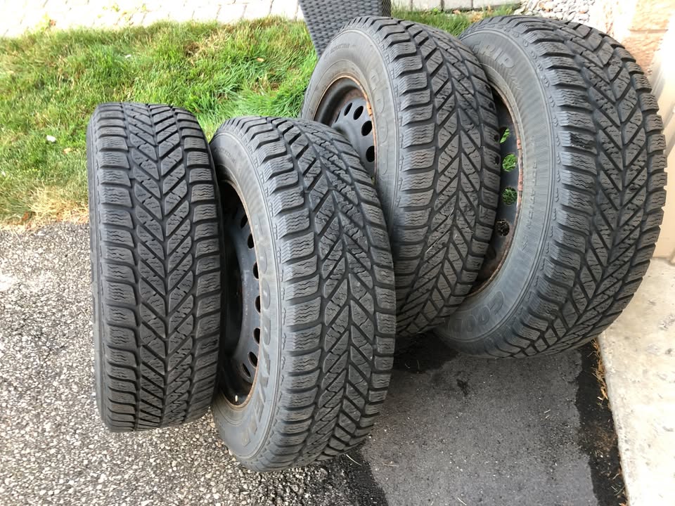 Winter Tires 215/65R16 98Q - photo 2