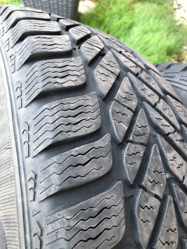 Winter Tires 215/65R16 98Q - photo 3