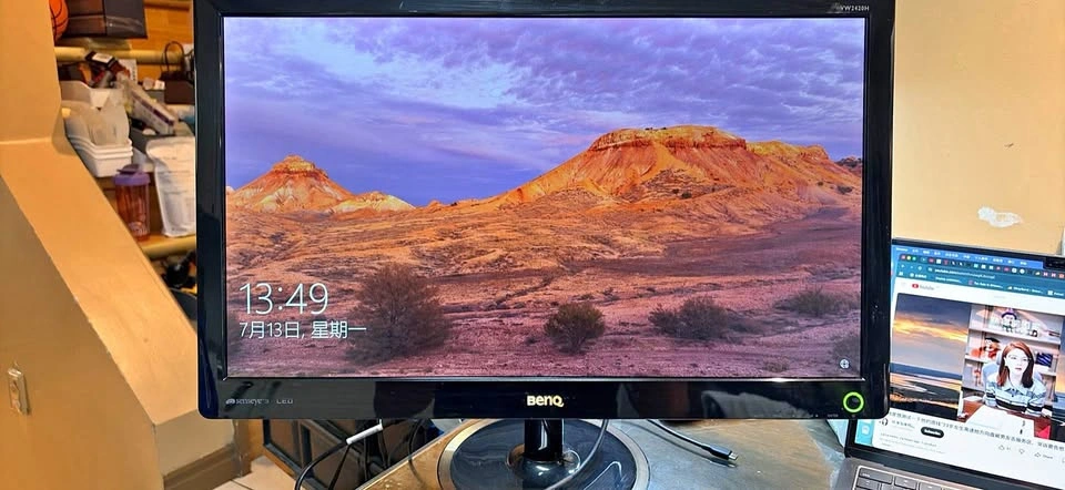 Acer Aspire TC-780-EB11 Desktop Computer and BenQ Monitor