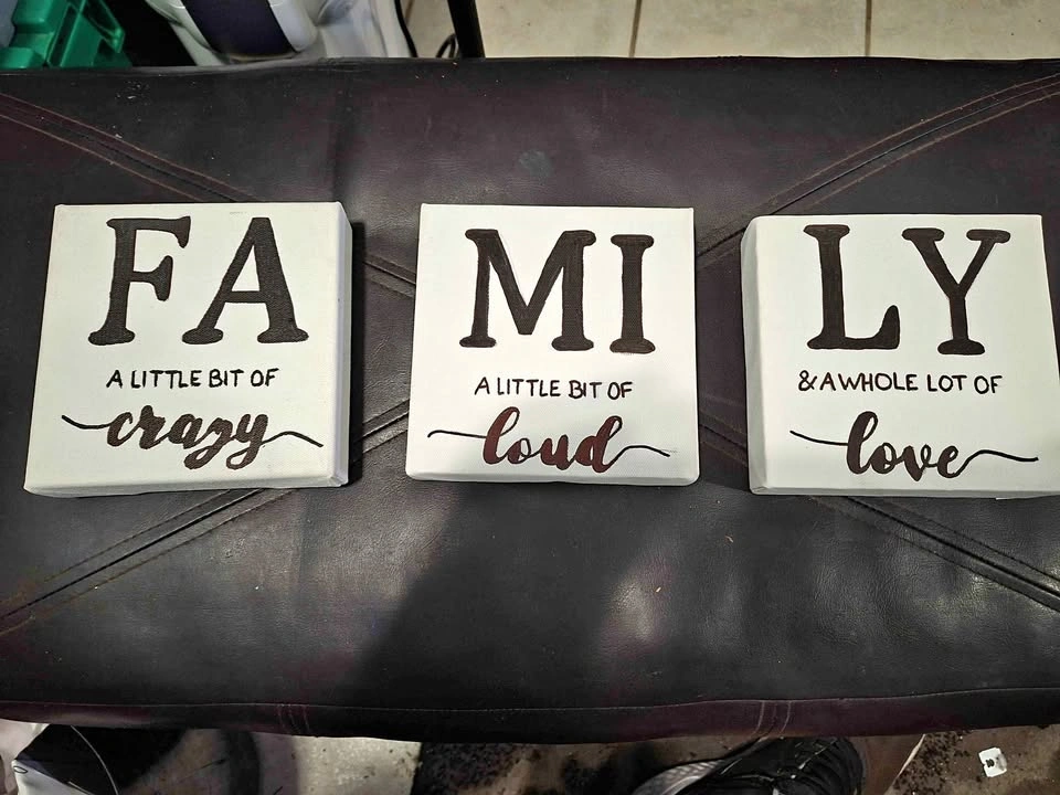 FAMILY Wall hangings